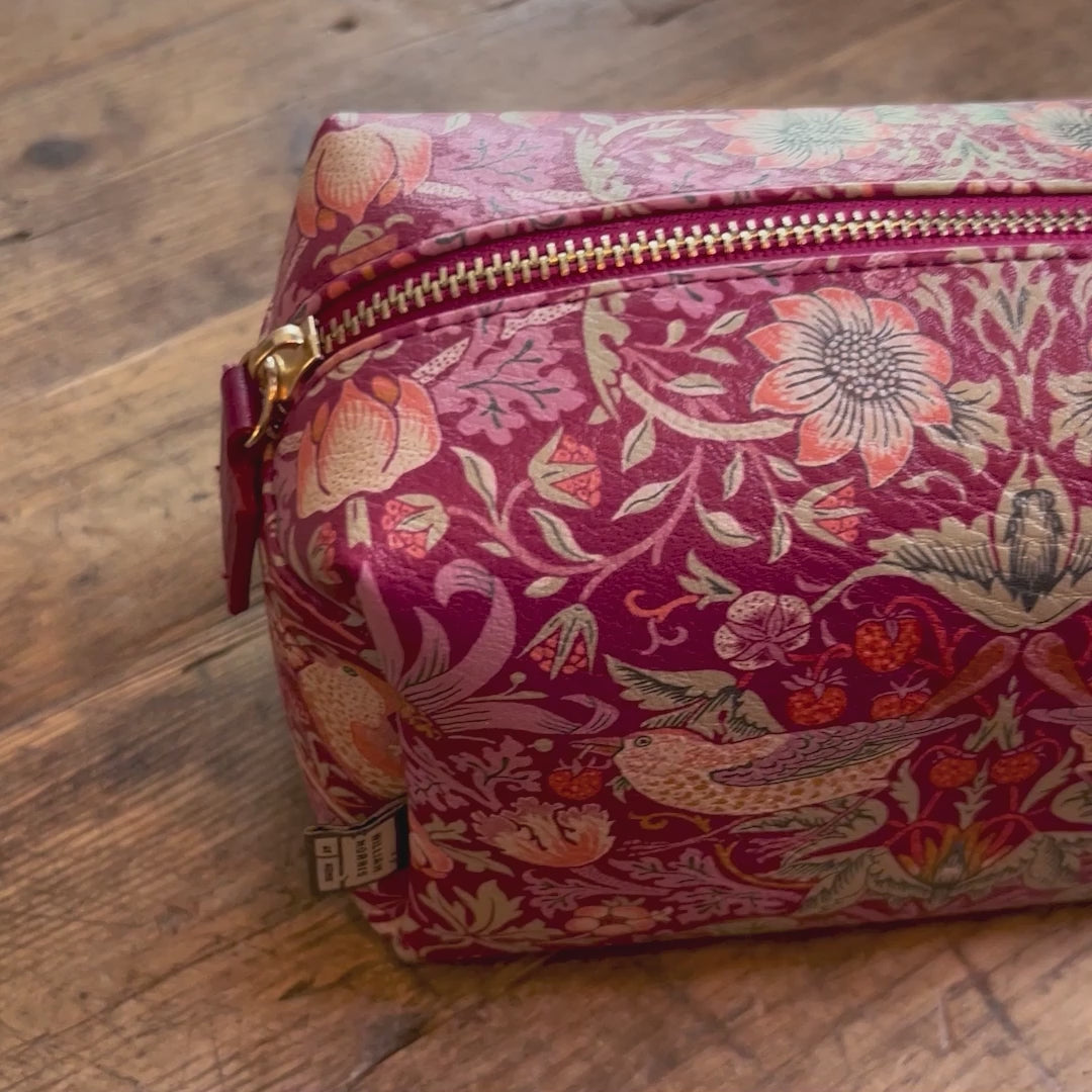 Strawberry Thief Medium Wash Bag